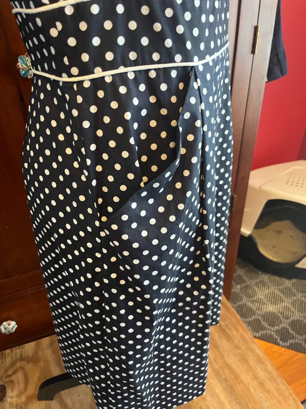 Tahari Adam Levine Black Polka Dot Midi Dress with White Trim
Sz. 12 - Picture 7 of 14